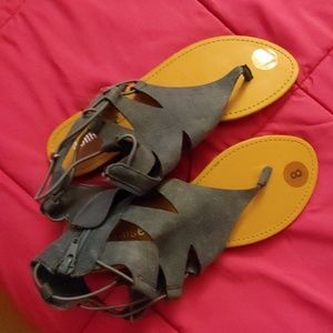 New size 8 gladiator sandals